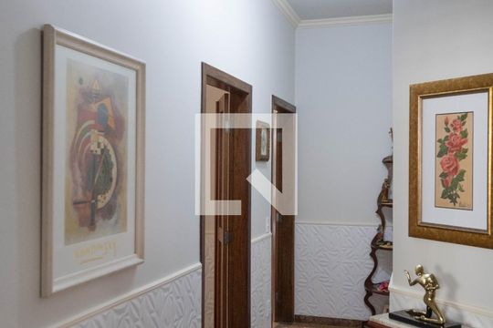 Corredor de casa à venda com 3 quartos, 375m² em Camargos, Belo Horizonte