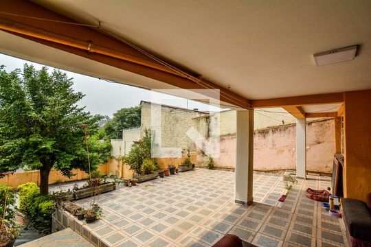 Quintal de casa à venda com 3 quartos, 250m² em Vila Vitória, Santo André