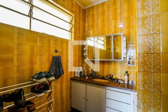 Banheiro da Suíte de casa à venda com 3 quartos, 250m² em Vila Vitória, Santo André
