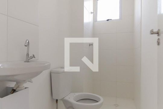 Banheiro de apartamento para alugar com 2 quartos, 31m² em Vila Curuçá, São Paulo