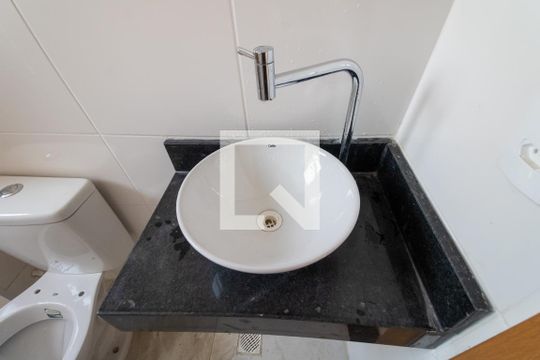 Banheiro de apartamento para alugar com 2 quartos, 44m² em  Jardim Cinco de Julho, São Paulo