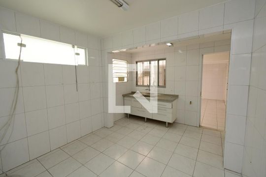 Cozinha de casa para alugar com 2 quartos, 164m² em Veleiros, São Paulo