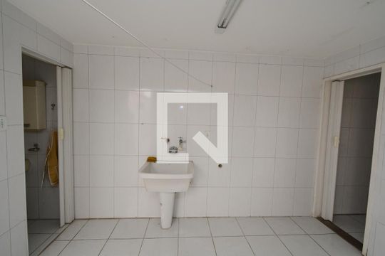 Área de Serviço de casa para alugar com 2 quartos, 164m² em Veleiros, São Paulo