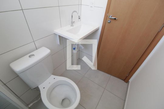Banheiro Social de apartamento para alugar com 2 quartos, 50m² em Jardim Patricia, Uberlândia