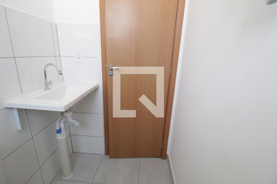 Banheiro Social de apartamento para alugar com 2 quartos, 50m² em Jardim Patricia, Uberlândia