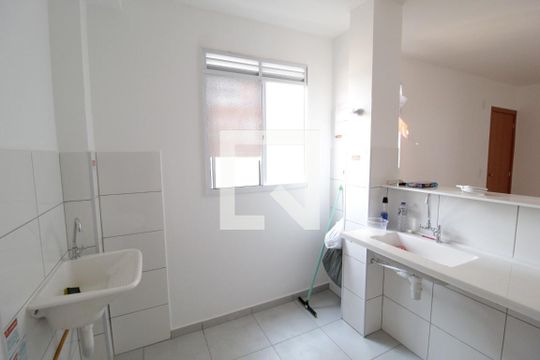 Cozinha de apartamento para alugar com 2 quartos, 50m² em Jardim Patricia, Uberlândia