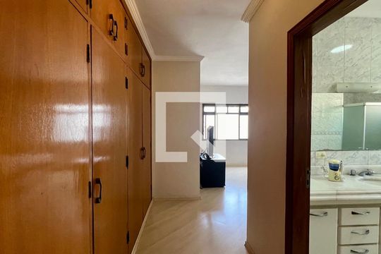 Suíte de apartamento para alugar com 3 quartos, 201m² em Jardim Paulista, São Paulo