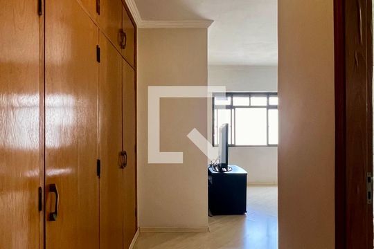 Suíte de apartamento para alugar com 3 quartos, 201m² em Jardim Paulista, São Paulo
