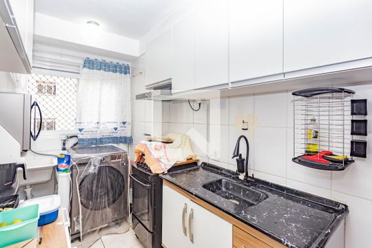 Cozinha de apartamento à venda com 2 quartos, 50m² em Parque Fongaro, São Paulo