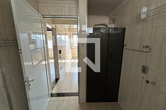 Banheiro de apartamento para alugar com 1 quarto, 50m² em Barra Funda, São Paulo