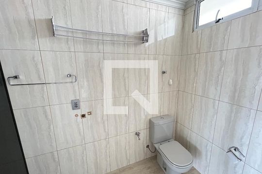Banheiro de apartamento para alugar com 1 quarto, 50m² em Barra Funda, São Paulo