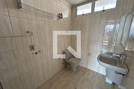 Banheiro de apartamento para alugar com 1 quarto, 50m² em Barra Funda, São Paulo