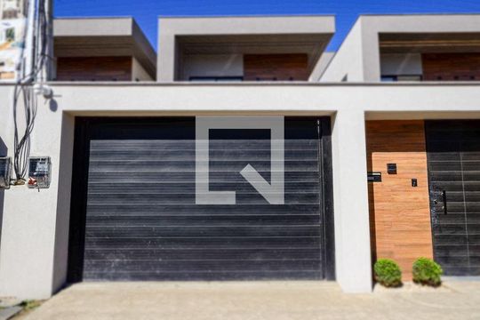 Casa à venda com 3 quartos, 187m² em Itaipu, Niterói
