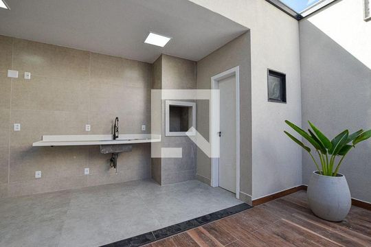 Casa à venda com 3 quartos, 223m² em Itaipu, Niterói