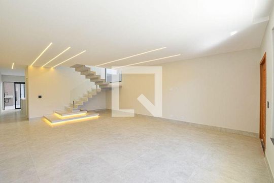 Casa à venda com 3 quartos, 223m² em Itaipu, Niterói