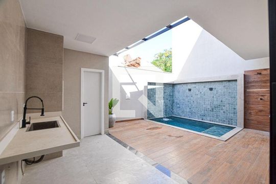 Casa à venda com 3 quartos, 187m² em Itaipu, Niterói