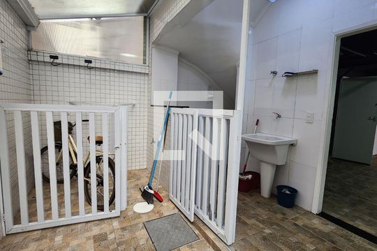 Área de Serviço de casa para alugar com 3 quartos, 212m² em Boqueirão, Santos
