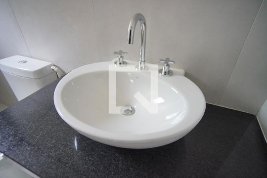 Banheiro da Suíte de apartamento à venda com 1 quarto, 54m² em Três Figueiras, Porto Alegre