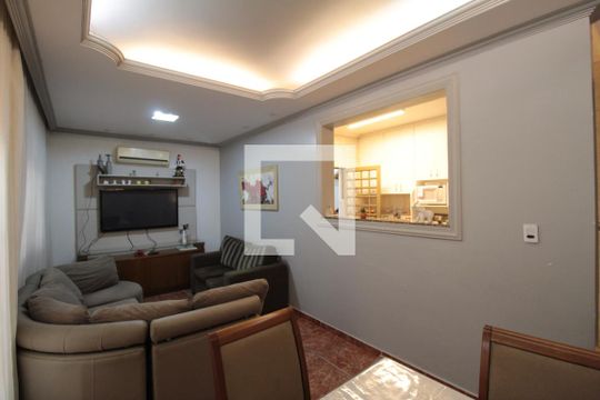 Sala de casa à venda com 6 quartos, 200m² em Xodó Marize, Belo Horizonte