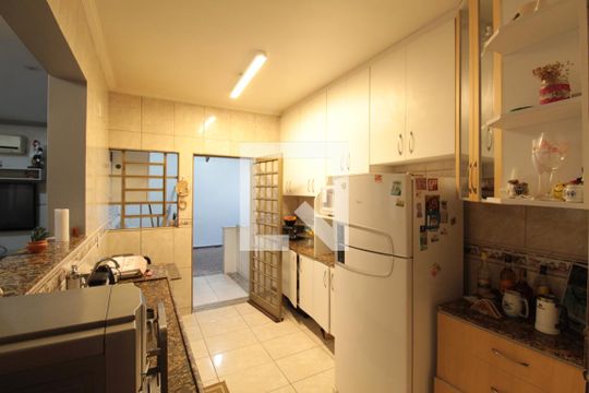 Cozinha de casa à venda com 6 quartos, 200m² em Xodó Marize, Belo Horizonte