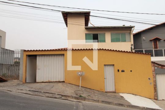 Fachada de casa à venda com 6 quartos, 200m² em Xodó Marize, Belo Horizonte