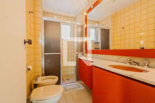 Banheiro de apartamento à venda com 2 quartos, 66m² em Pinheiros, São Paulo