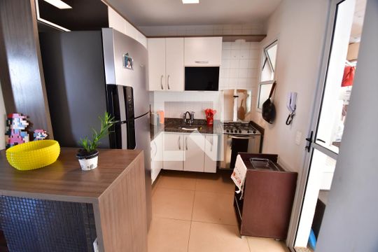 Cozinha de casa de condomínio à venda com 3 quartos, 98m² em Parque Imperador, Campinas