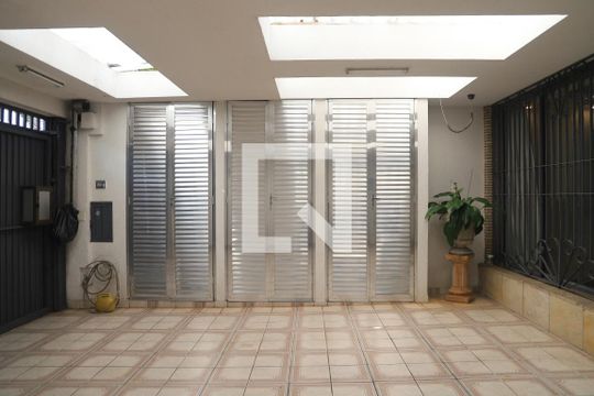 Garagem de casa à venda com 3 quartos, 140m² em Planalto Paulista, São Paulo