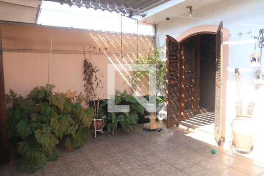 Área externa de casa à venda com 3 quartos, 140m² em Planalto Paulista, São Paulo