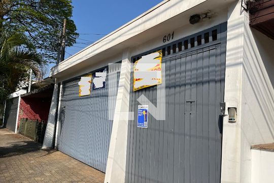 Fachada de casa à venda com 3 quartos, 140m² em Planalto Paulista, São Paulo