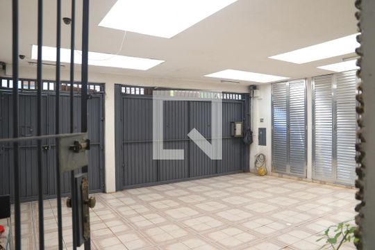 Garagem de casa à venda com 3 quartos, 140m² em Planalto Paulista, São Paulo
