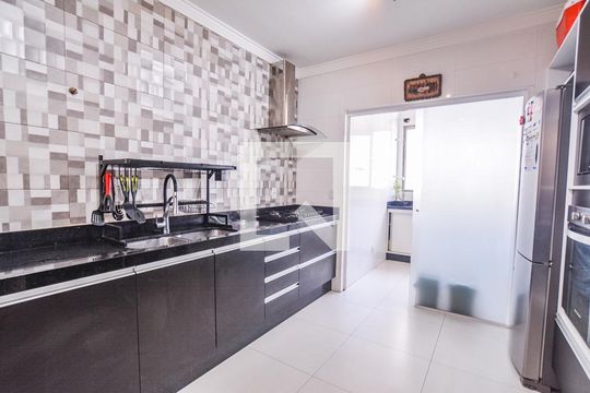 Cozinha de apartamento à venda com 3 quartos, 113m² em Vila Bastos, Santo André