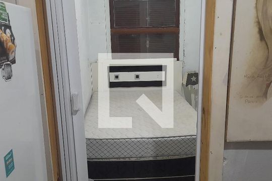 Quarto de apartamento à venda com 2 quartos, 30m² em Santa Rosa de Lima, Porto Alegre