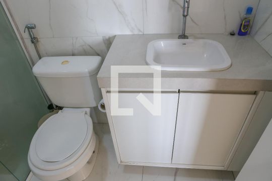 Banheiro de apartamento para alugar com 2 quartos, 56m² em Barra Funda, São Paulo