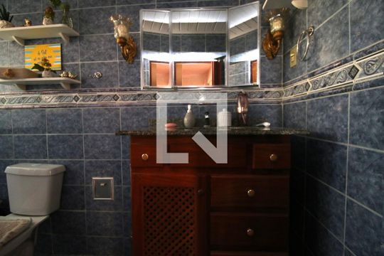Banheiro da Suíte 1 de apartamento à venda com 4 quartos, 105m² em Olaria, Rio de Janeiro
