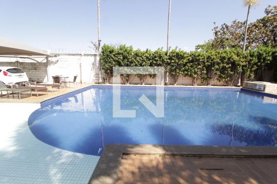 Área comum - Piscina de apartamento para alugar com 3 quartos, 71m² em Laranjeiras, Uberlândia