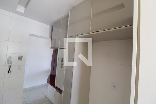 Cozinha de apartamento para alugar com 3 quartos, 71m² em Laranjeiras, Uberlândia