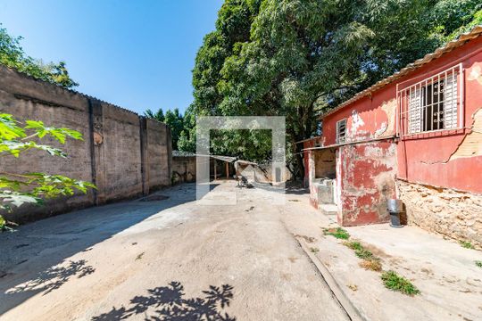 Quintal de casa à venda com 3 quartos, 245m² em Carlos Prates, Belo Horizonte