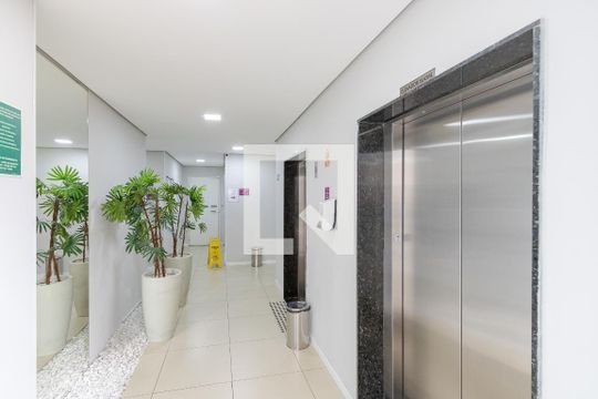 Hall de Entrada de apartamento para alugar com 2 quartos, 33m² em Santo Amaro, São Paulo