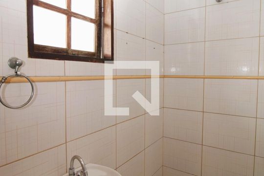 Banheiro da Suíte de casa para alugar com 2 quartos, 100m² em Vila Gustavo, São Paulo