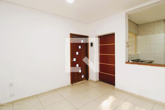 Sala de casa para alugar com 2 quartos, 100m² em Vila Gustavo, São Paulo