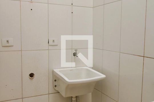 Área de Serviço de casa para alugar com 2 quartos, 100m² em Vila Gustavo, São Paulo