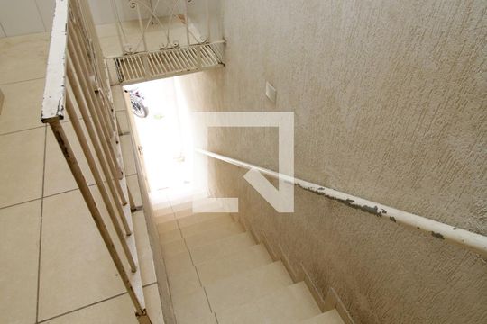 Escada de casa para alugar com 2 quartos, 100m² em Vila Gustavo, São Paulo