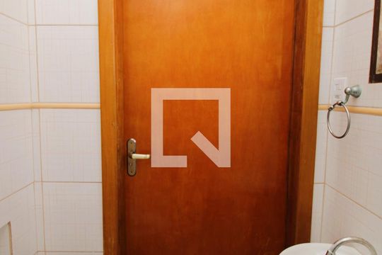 Banheiro da Suíte de casa para alugar com 2 quartos, 100m² em Vila Gustavo, São Paulo