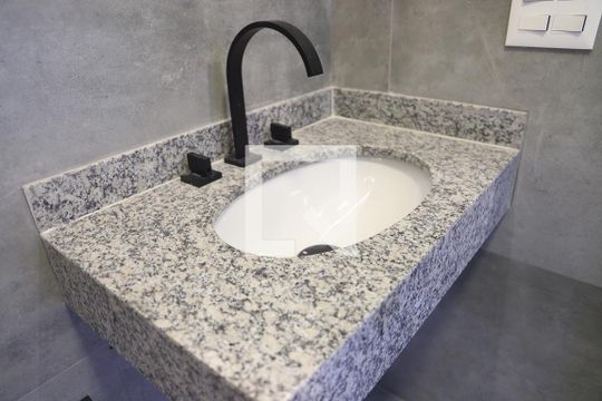 Banheiro de kitnet/studio à venda com 0 quarto, 21m² em Vila Mariana, São Paulo