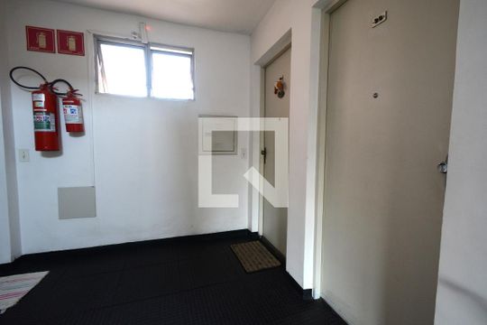 Hall de entrada de apartamento à venda com 2 quartos, 58m² em Vila Campo Grande, São Paulo