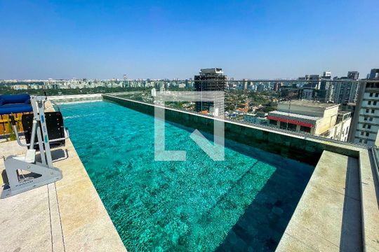 Área comum - Piscina de kitnet/studio para alugar com 1 quarto, 24m² em Pinheiros, São Paulo
