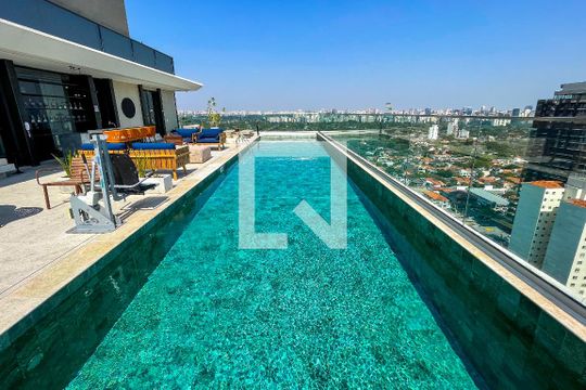Área comum - Piscina de kitnet/studio para alugar com 1 quarto, 24m² em Pinheiros, São Paulo