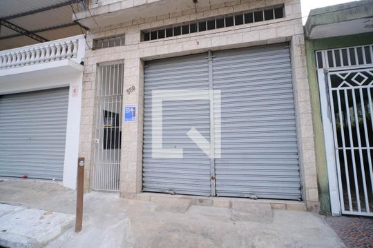 Fachada de casa para alugar com 2 quartos, 60m² em Parque Císper, São Paulo