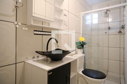 Banheiro de casa para alugar com 2 quartos, 60m² em Parque Císper, São Paulo